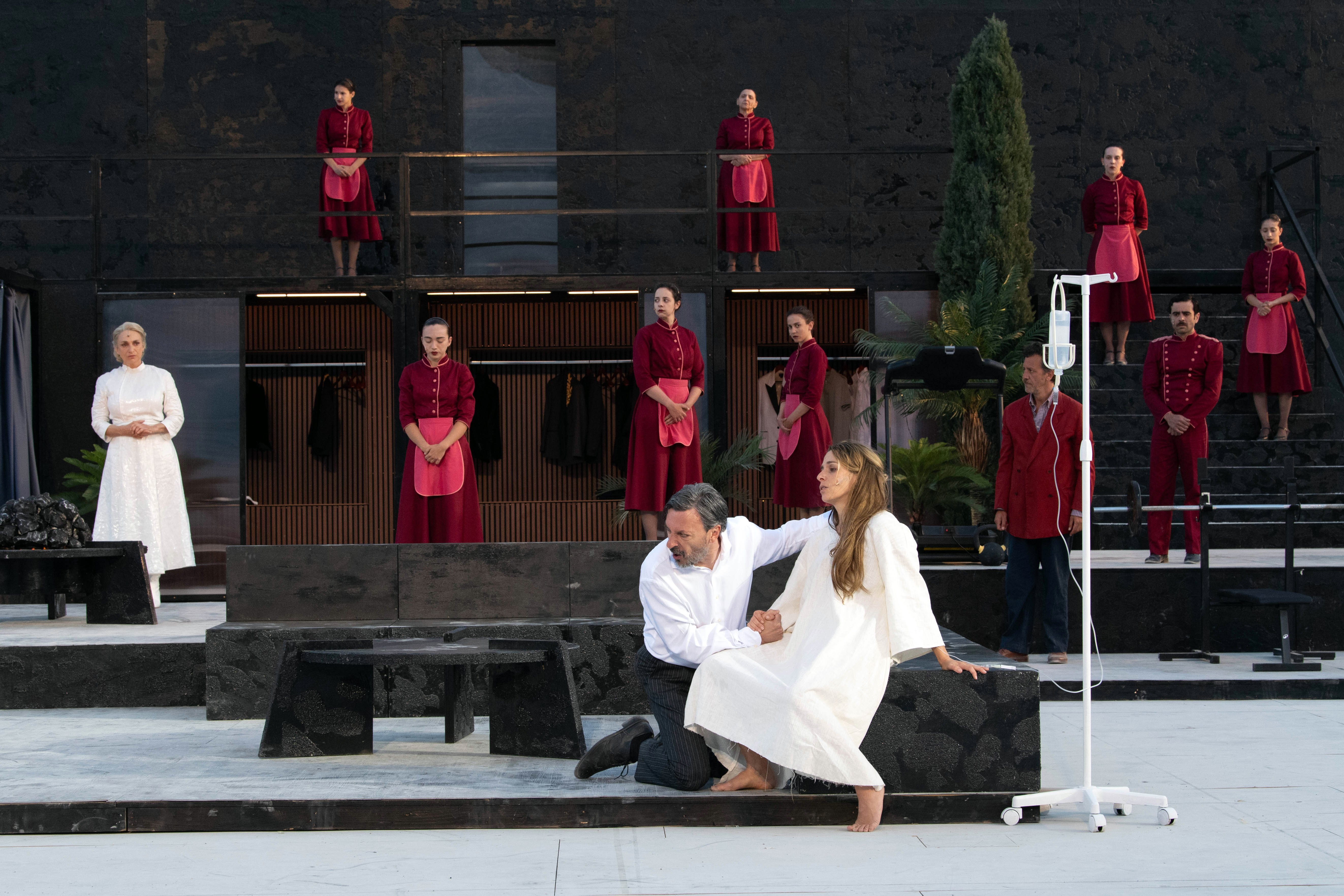 Il quotidiano più letto in Germania dedica un lungo articolo alla coproduzione del TSV con INDA, già vista da più di 40mila spettatori al Teatro Greco di Siracusa